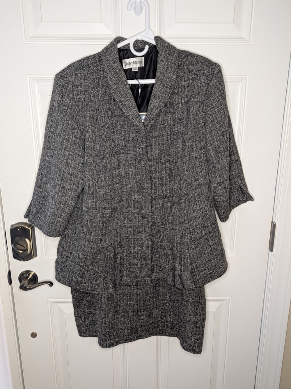 Danny & Nicole Gray Tweed Look Women’s Jacket & Skirt Set Size 16W NEW